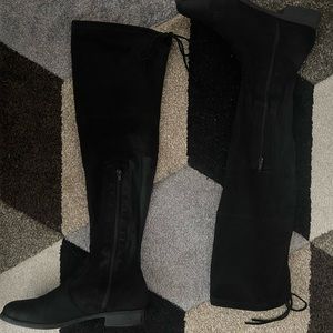 Knee length boots in black suede fabric